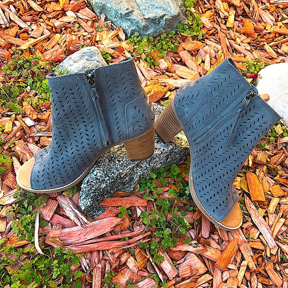 TOMS Ladies 8M Gray Peep Toe Ankle Booties